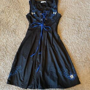 Jasambac Woman’s Embroidered dress in SZ S in gently used condition
